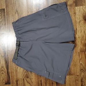 Mens Columbia elastic waist shorts with mesh liner size L